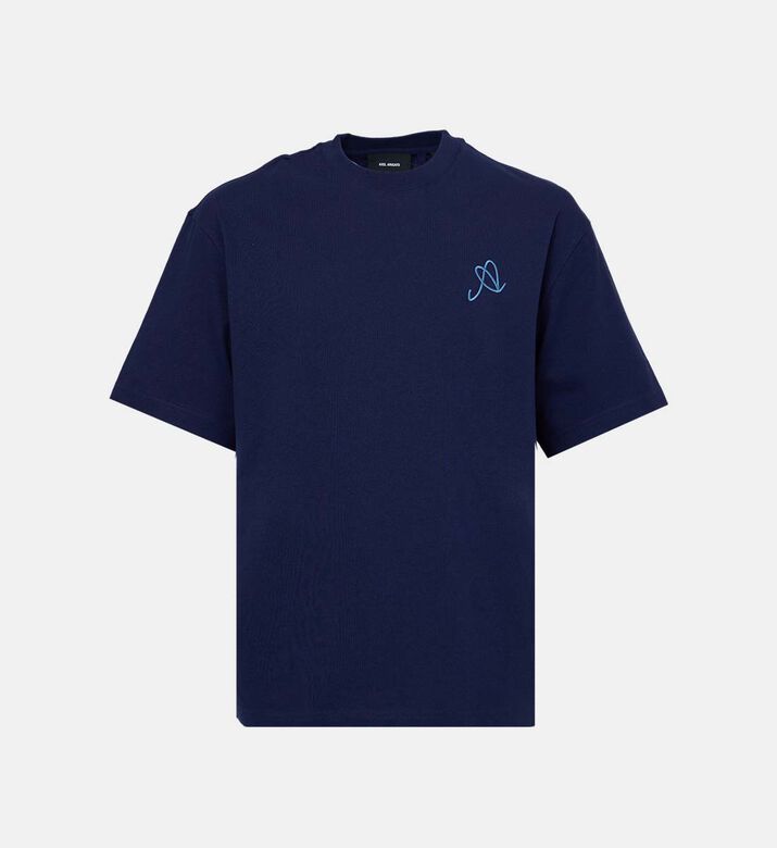 تيشيرت مطرز بتفاصيل بشكل حرف إي