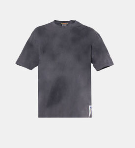 تيشيرت مصبوغ بشكل غير منتظم بنقشة فنية