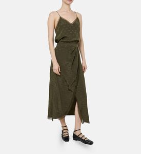 فستان طويل بتصميم أجنحة