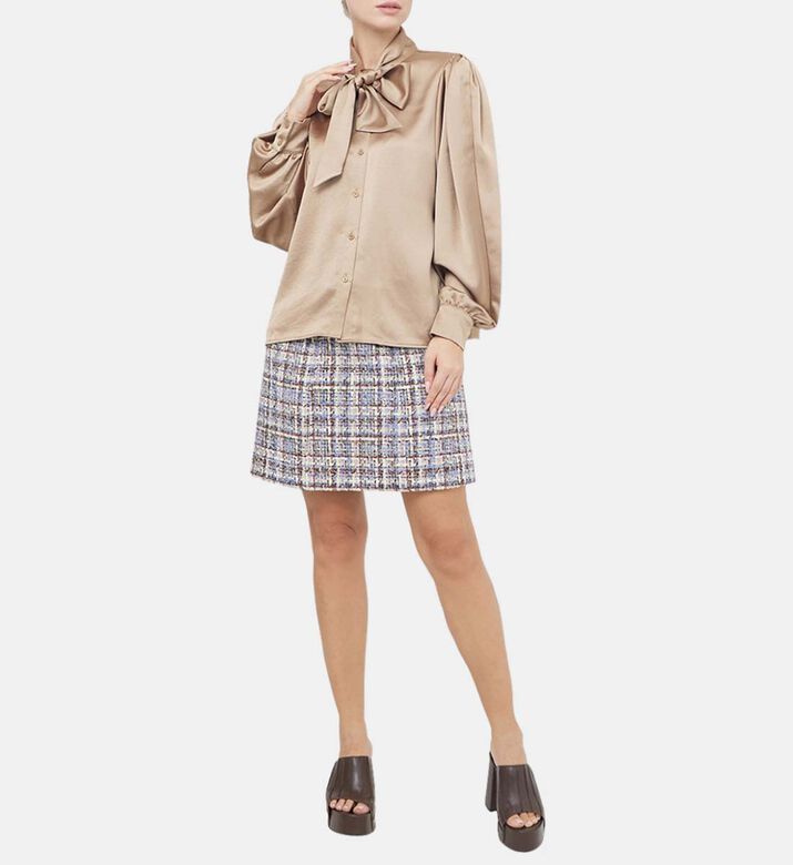 قميص كانديا بوسي بياقة على شكل فيونكة