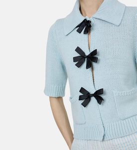 كارديغان بأزرار بشكل عقد كبيرة الحجم