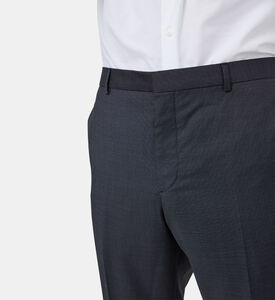 بنطال بصوف بكر وقصة تضيق نحو الأسفل