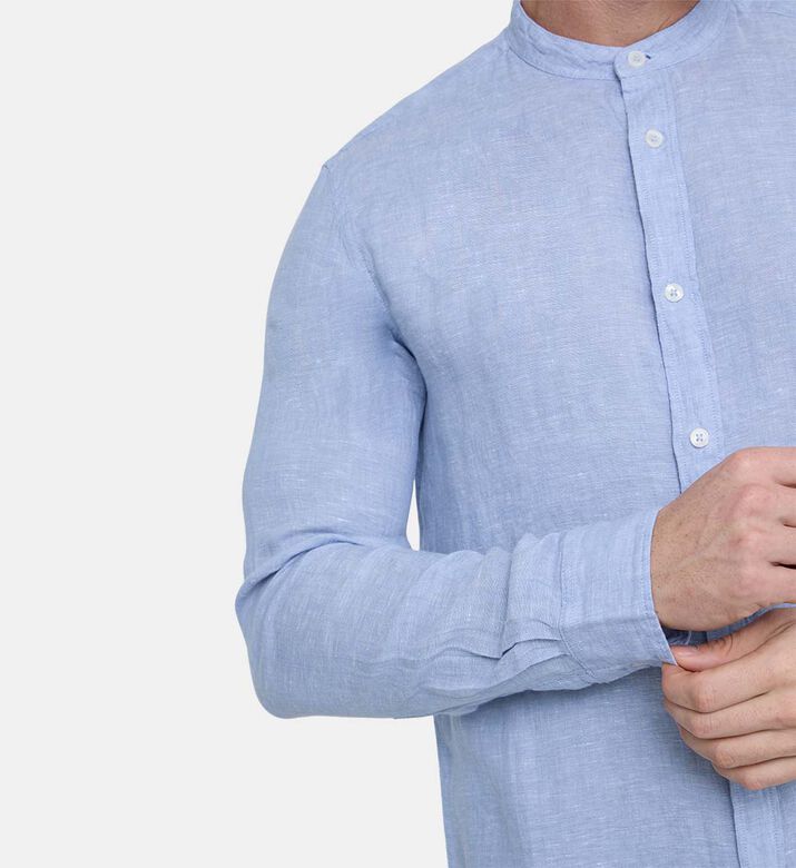 قميص كتان بياقة عالية بصف أزرار