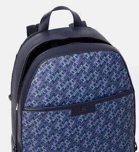 حقيبة ظهر بنقشة أحرف العلامة