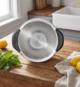 Oxo Good Grips Stainless Steel Colander, Packshot View