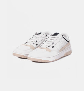 حذاء رياضي لكرة السلة بنقشة أحرف العلامة