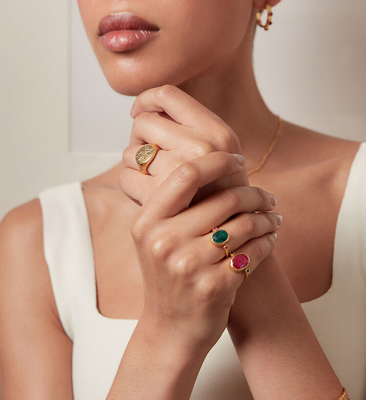 Ottoman Hands Oval-shape Cocktail Ring, Packshot View Ottoman Hands Oval-shape Cocktail Ring, Packshot View
