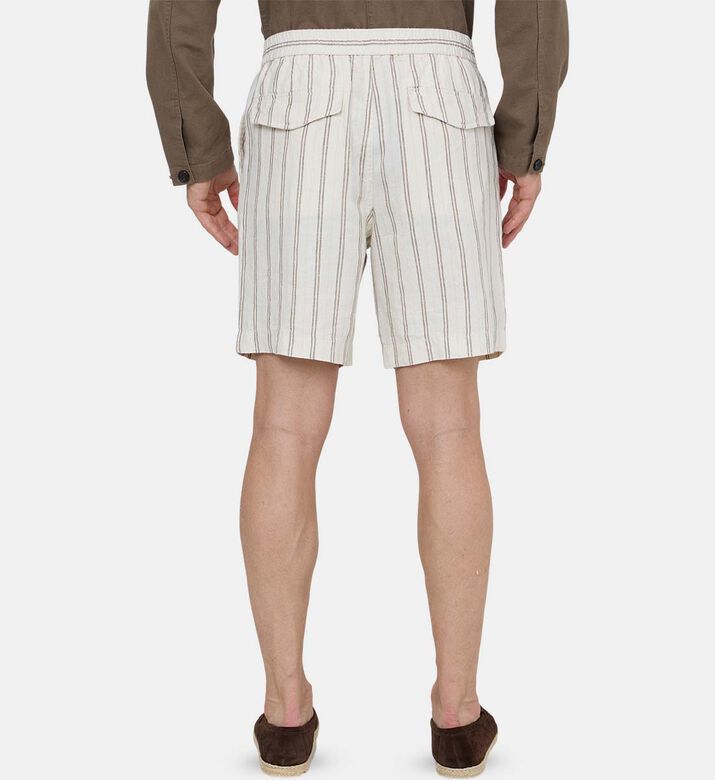 شورت غير رسمي بنقشة مخططة