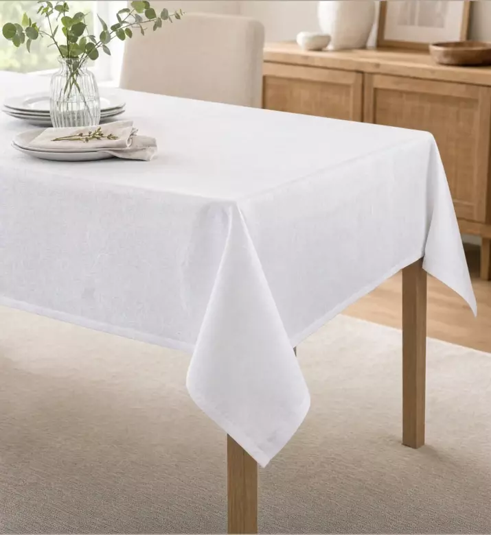 Jacquard Tivoli Linen Tablecloth, Model View