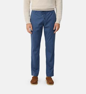 بنطال بخصر مطاطي وأرجل تضيق نحو الأسفل