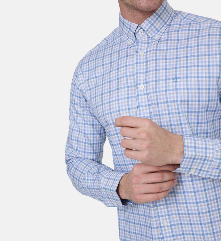 قميص بمربعات بقصة مفصلة