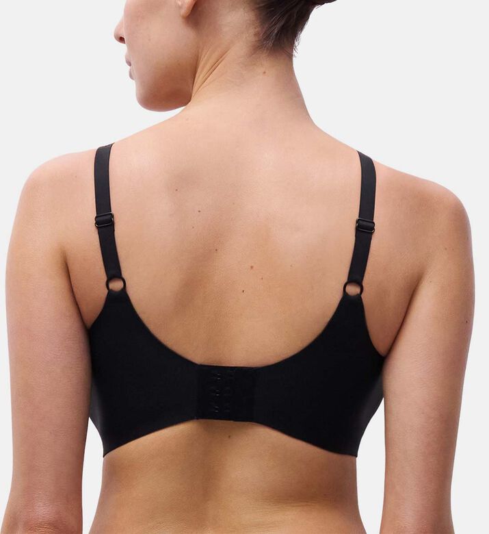 Chantelle Bra, Black, L, Model View