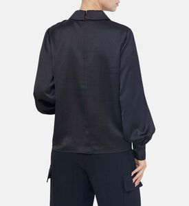 تيانا تتدفق أعلى الساتان