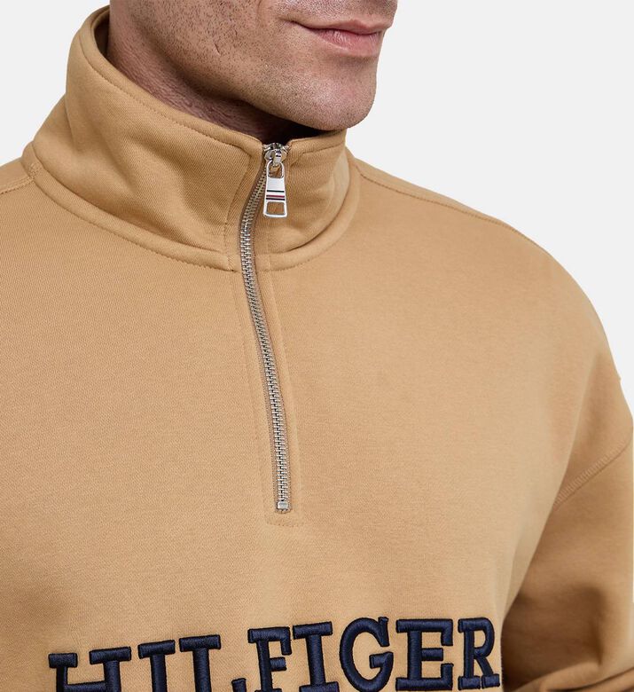 سويت شيرت هيلفيغر مونوتايب بياقة عالية سويت شيرت هيلفيغر مونوتايب بياقة عالية