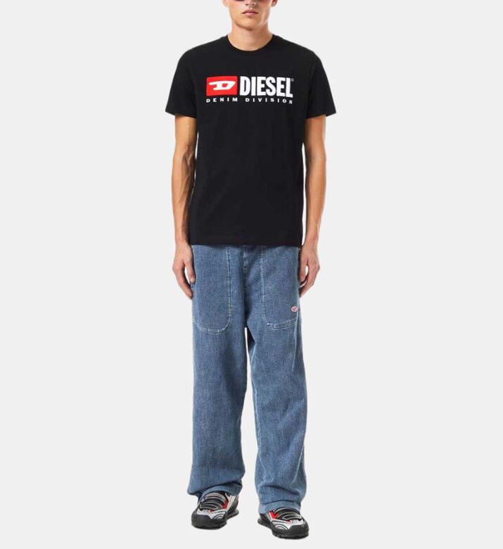 تي شيرت بشعار الصوف بقصة ضيقة