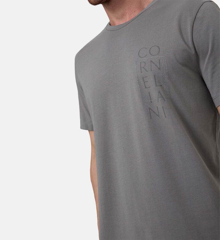 Vertical Text Stretch Short Sleeve T-shirt Vertical Text Stretch Short Sleeve T-shirt