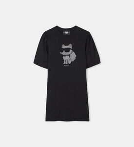 فستان بشعار مزين بأحجار الراين