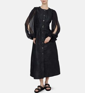 فستان بأكمام طويلة شفافة