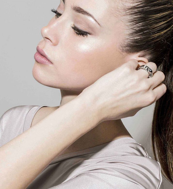 خاتم بأحجار ملونة من فولاذ مقاوم للصدأ