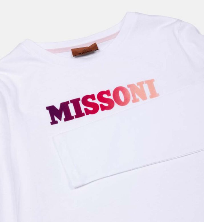 بلوزة قطنية ملونة بطبعة الشعار بلوزة قطنية ملونة بطبعة الشعار