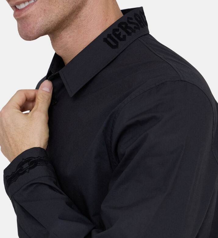 قميص بأساور بتصميم بطبعة سلسلة