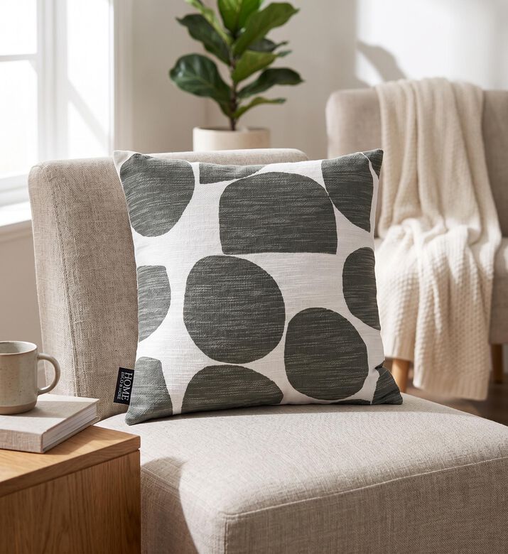 Home Deco and More Daisy Cotton Slub Printed Filled And Vaccumed Cushion, Packshot View