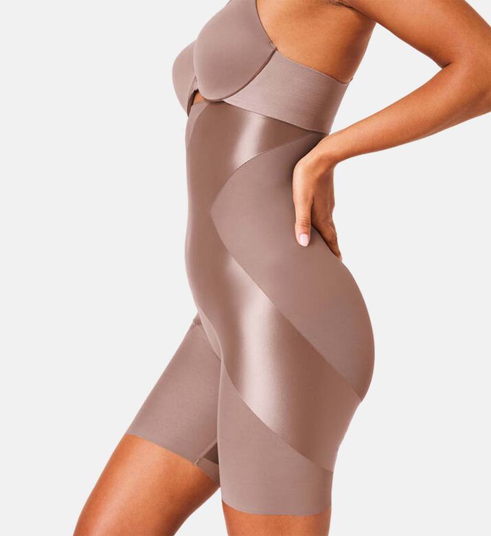 Spanx Short, Model View