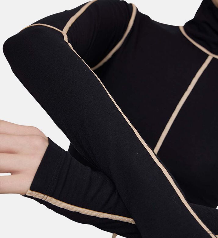 Contrasting Seams Fitted Top