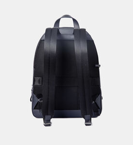 حقيبة ظهر بنقشة أحرف العلامة