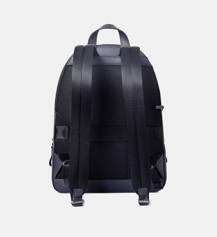 حقيبة ظهر بنقشة أحرف العلامة