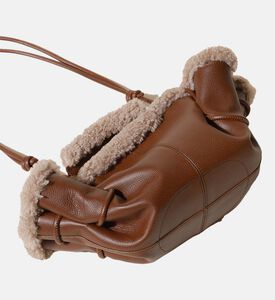 حقيبة يد أرتا صغيرة بفرو غنم مجعد