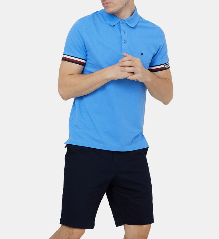 تيشيرت بولو بقصة ضيقة بعلم ونقشة أحرف العلامة