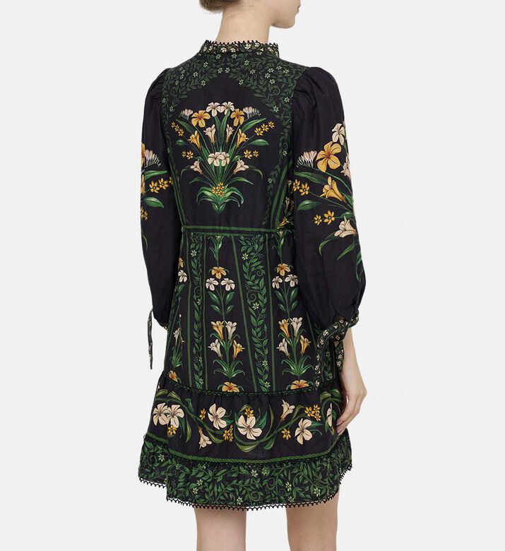 فستان أسود قصير مقوس بطبعة أزهار