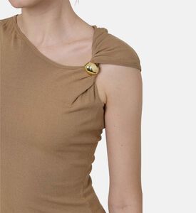 تيشيرت غير متماثل بتفاصيل أزرار ذهبية