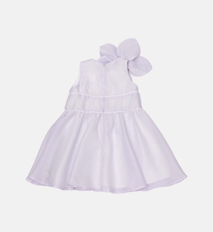 فستان بقصّة هرمية مزين بزخرفة زهرية