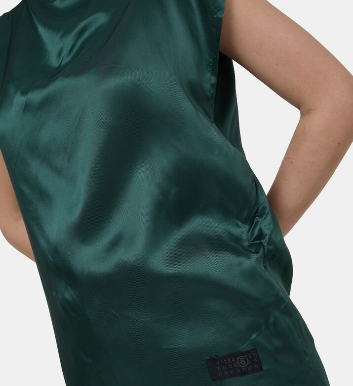 بلوزة بياقة عالية درابيه