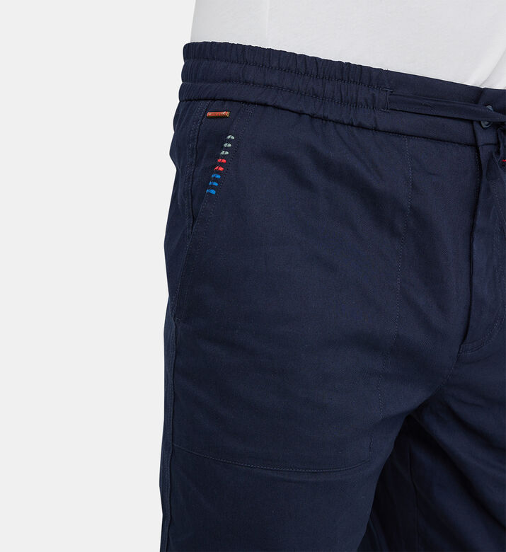 بنطال تويل بأرجل مستقيمة