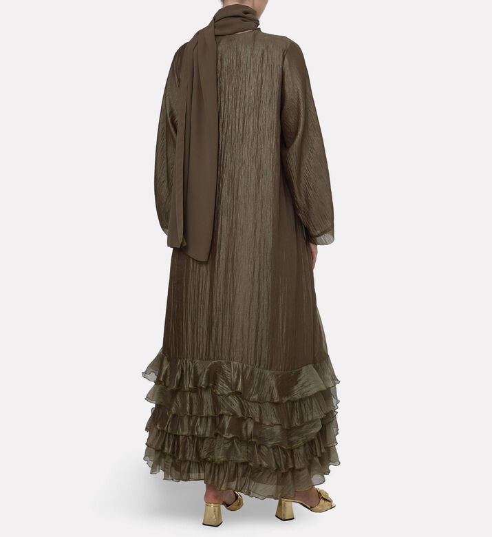 BANOU Abaya Raffle, Model View