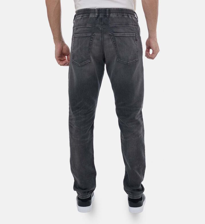 جينز بقصة مريحة ورباط