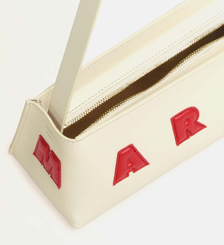 حقيبة كتف جلد بتطريز شعار