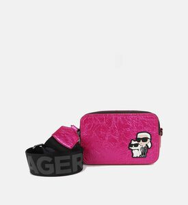 حقيبة يد مزينة بشارة مجعدة