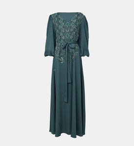 فستان مطرز بترتر بياقة بشكل حرف في