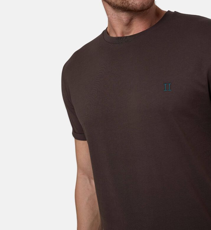 Les Deux Logo-embroidery Short-sleeve T-shirt, Brown, S, Model View