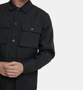 جاكيت بأربعة أزرار بجيب بغطاء قلاب