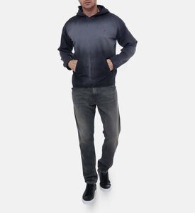 سويت شيرت بغطاء رأس وشعار مطرز