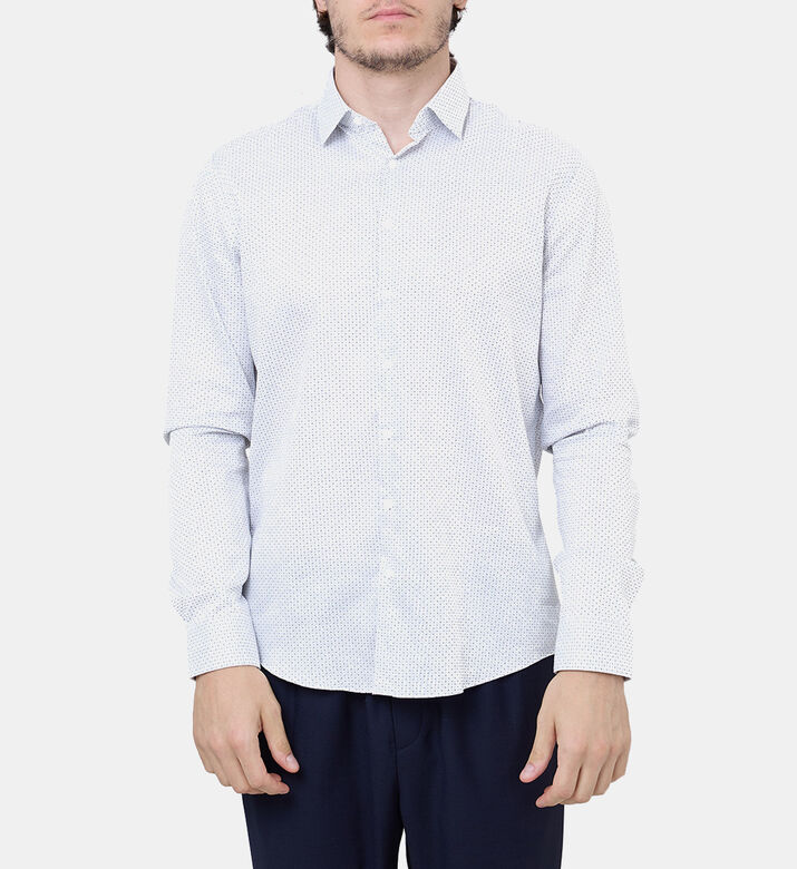 قميص بياقة بقصة ضيقة بنقشة أحرف الماركة