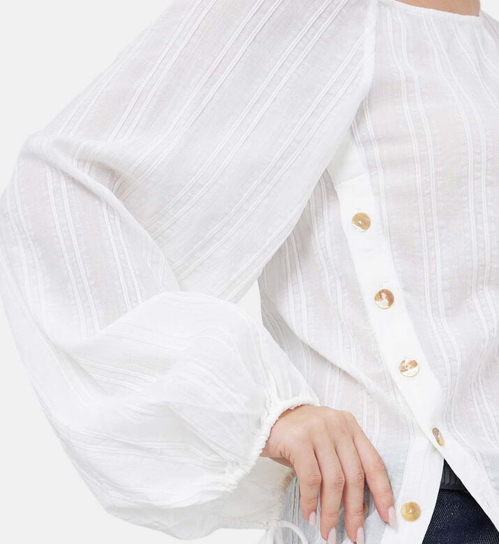 بلوزة قطنية مزينة بأزرار