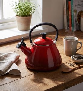 Le Creuset Enamelled Stainless Steel Kettle, Packshot View