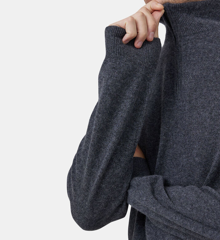 Nachkam Zippered Collar Pull