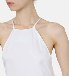 بلوزة ساتان مقلوب مزينة بسلسلة معدنية